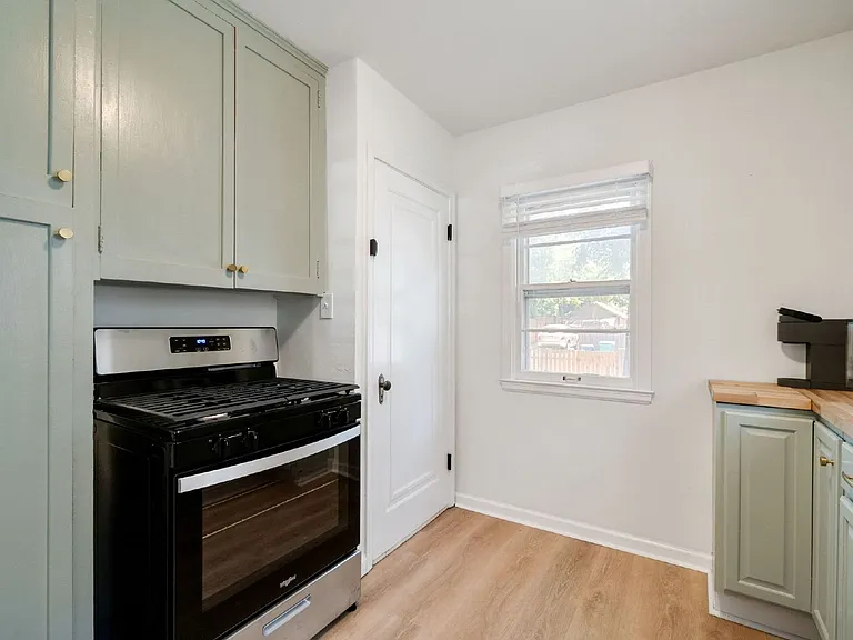 505 Locust St — Photo 9