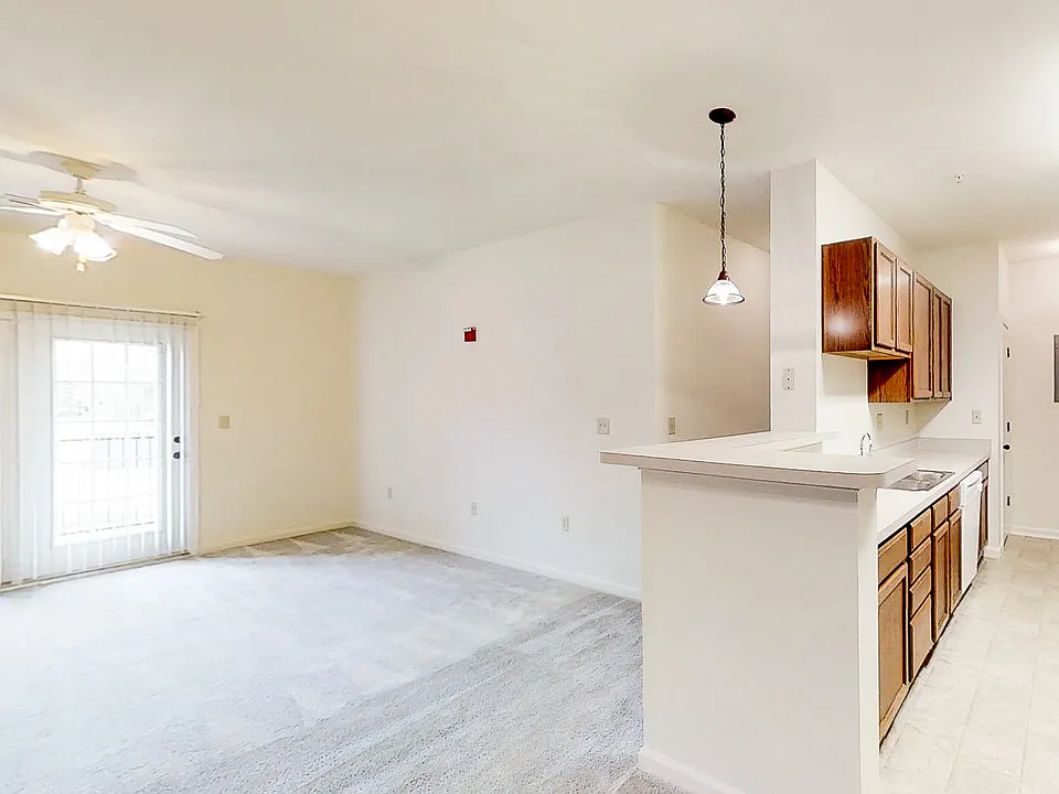 Legacy Pointe — Photo 2