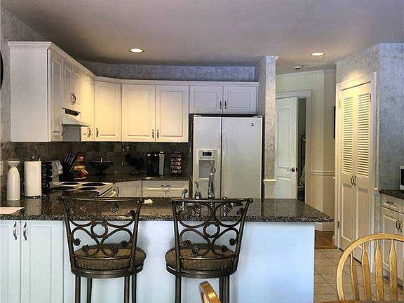 3rd image of 3 Honeysuckle Ln