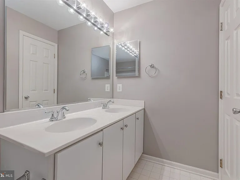 5140 Donovan Dr — Photo 22