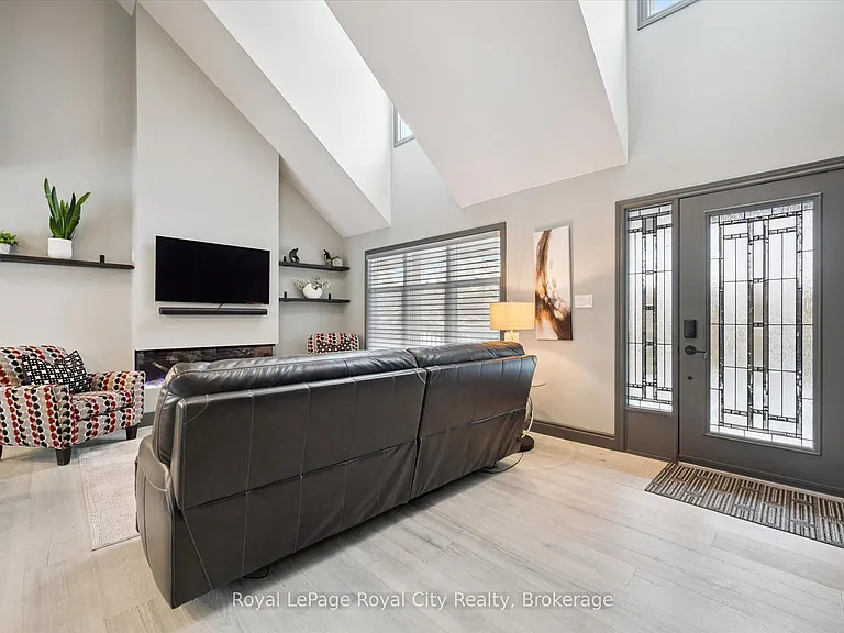 36 Emily St — Photo 4