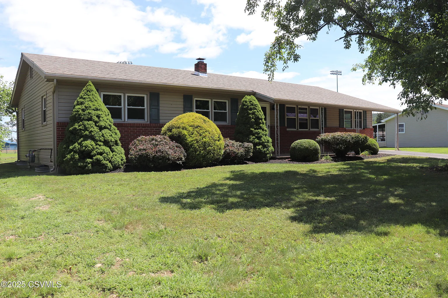 252 McGuire Park Dr photo 1