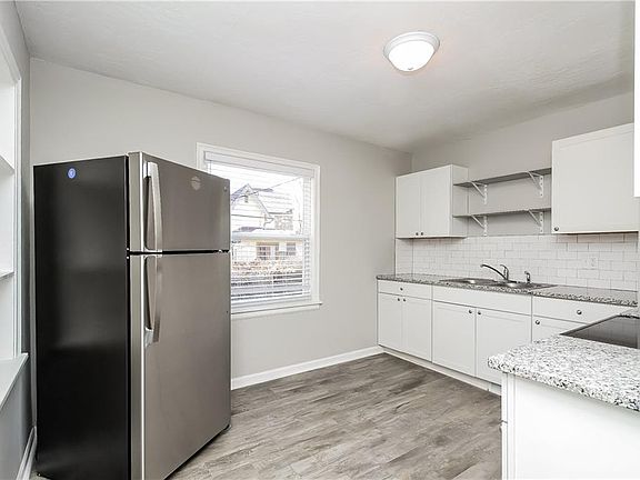 5th image of 4437 Gladstone Blvd