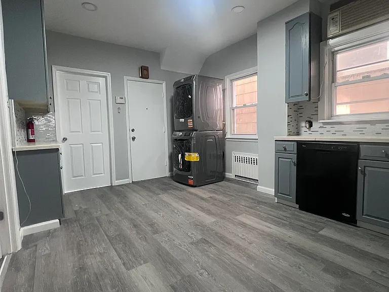 82 W 22nd St #1 — Photo 4