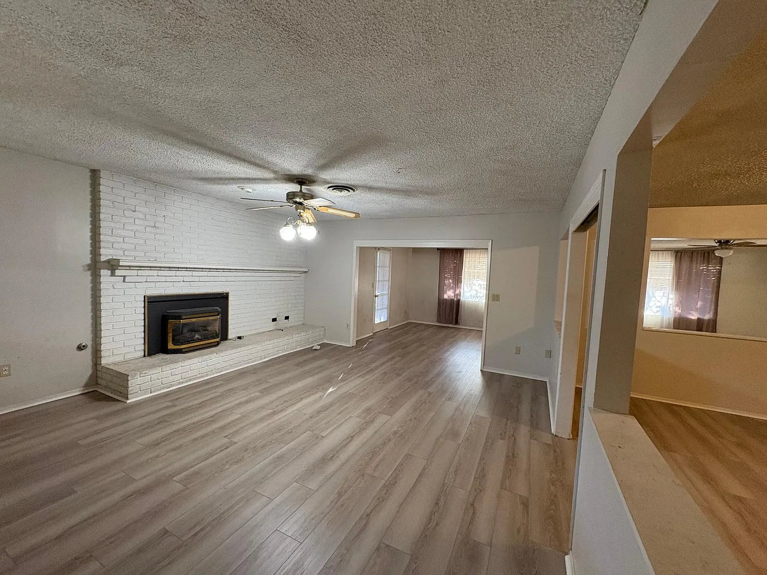 3 bed, 2138 sqft, $2,500 — Photo 3