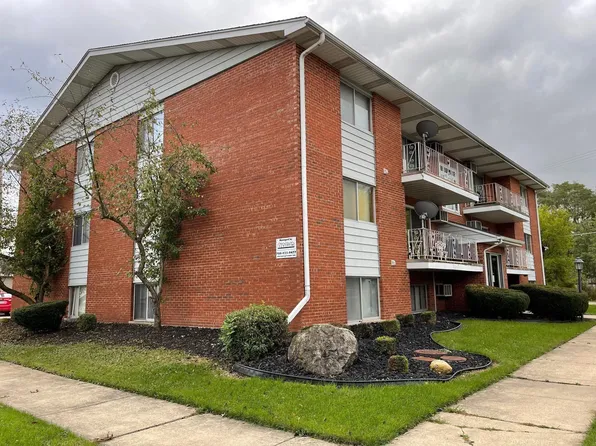 18509 School St APT 1D, Lansing, IL 60438