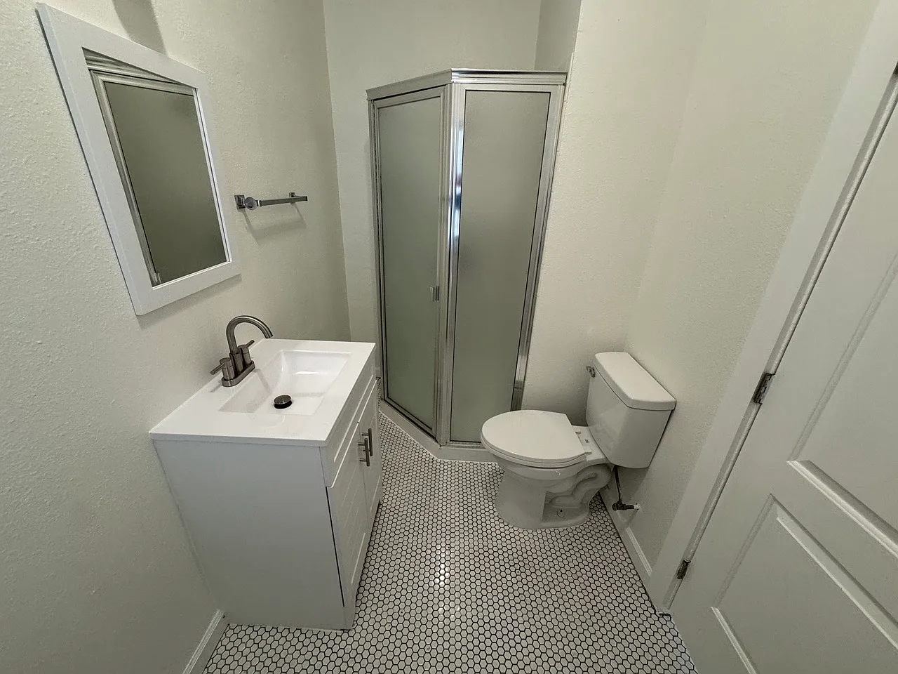 3 bed, 1200 sqft, $3,195 — Photo 3