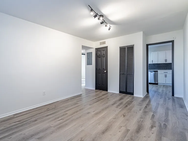740 Mozley Dr SE #B — Photo 8