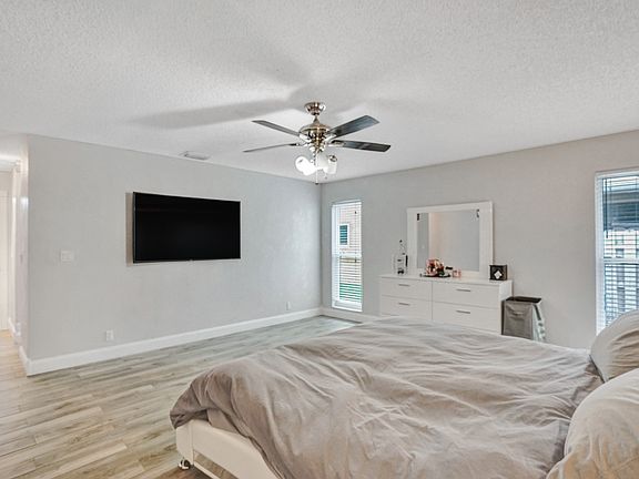 3rd image of 7201 NW 45th St