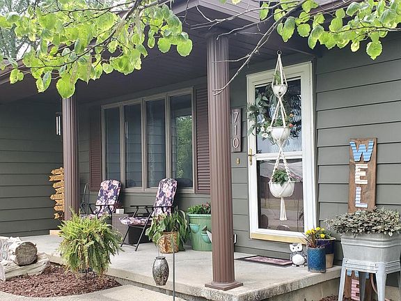 3rd image of 710 N Pearl St