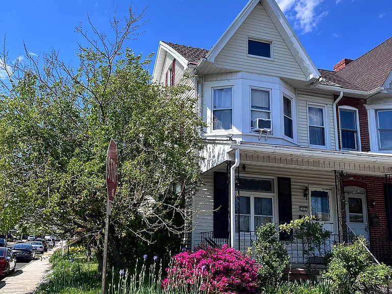 437 Elm St — Photo 2
