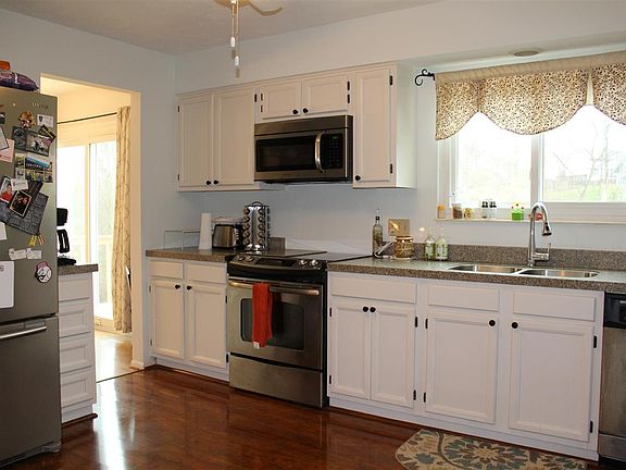 4th image of 696 Arrowwood Cir
