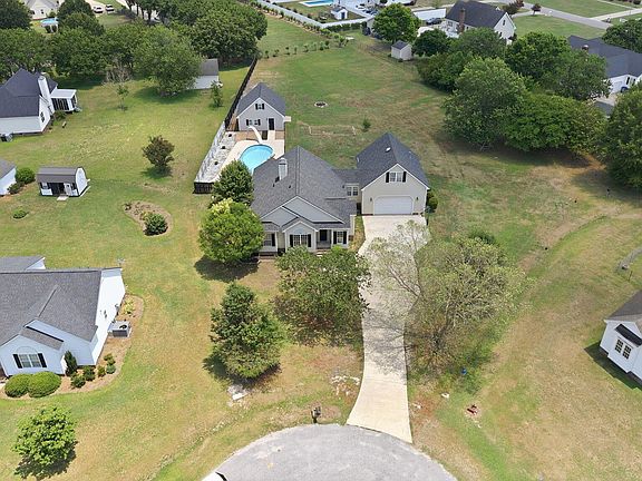 5th image of 405 Hearthstone Dr