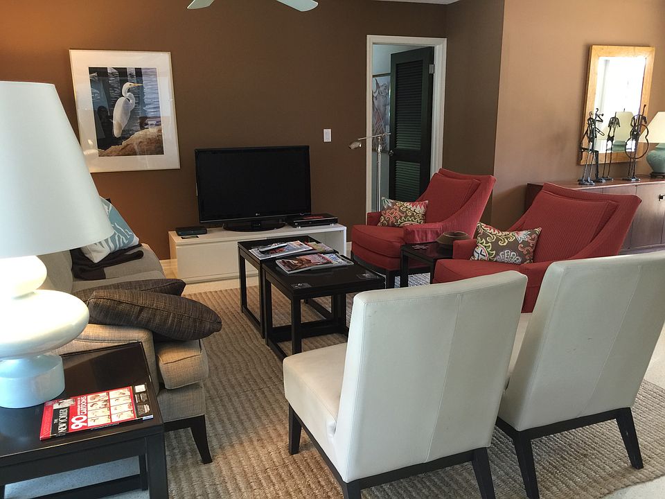 Conversation/TV viewing area