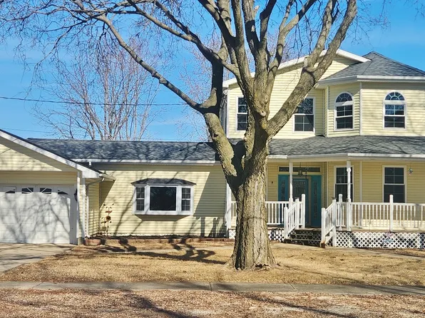 187 W Union St, Seneca, IL 61360