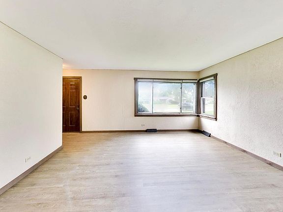 5th image of 3040 N Wolf Rd