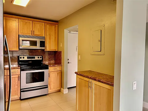2731 Taft St #108 Photo 1