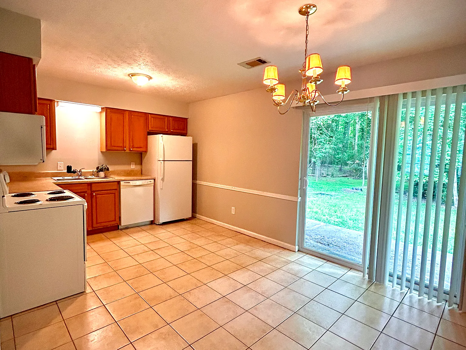 3 bed, 1143 sqft, $2,150 — Photo 3