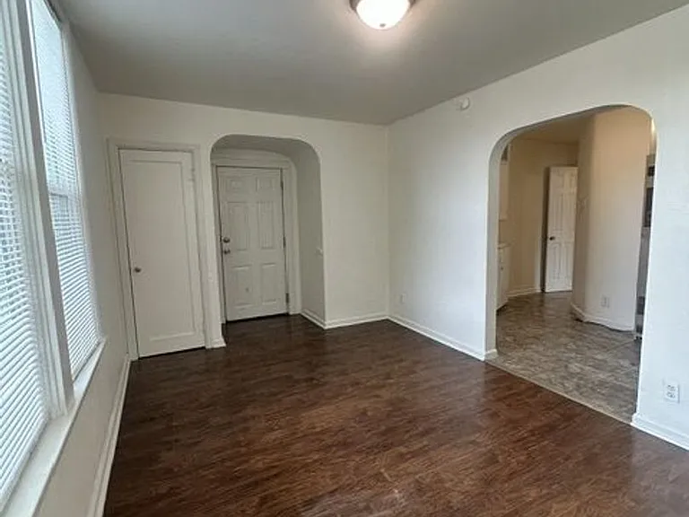 343 S 4th Ave — Photo 3