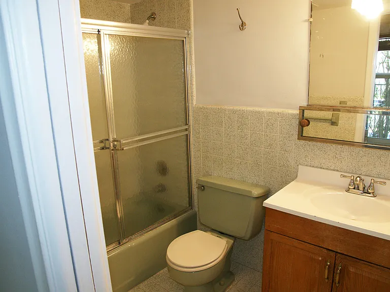 2031 SE 5th St #6 — Photo 12