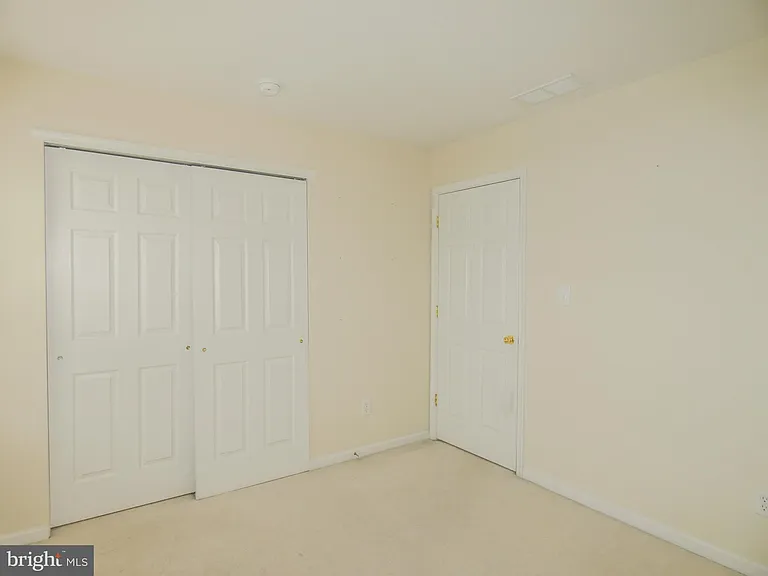 2105 Lexington Mews — Photo 33