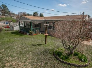 111 Venice Ct, Midway, WV 25878