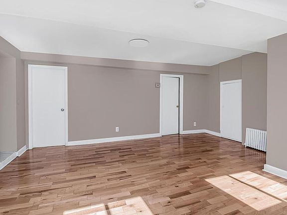 4th image of 665 Warburton Ave