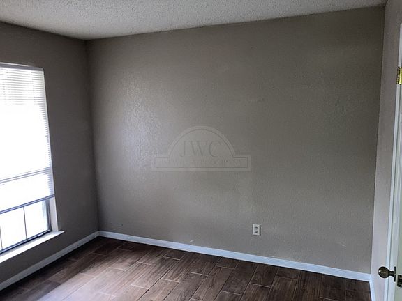 5th image of 124 E Blancas Dr