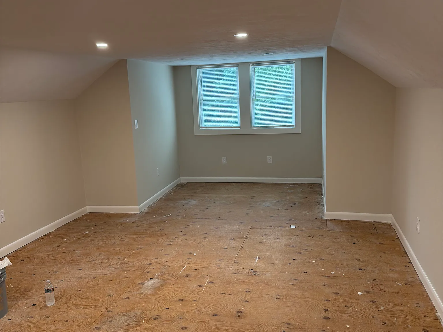 3 bed, 9999 sqft, $4,300 — Photo 3