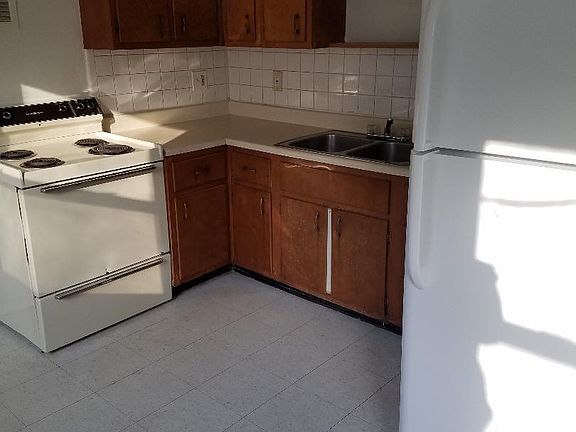 3rd image of 137 Holston Ct APT 5