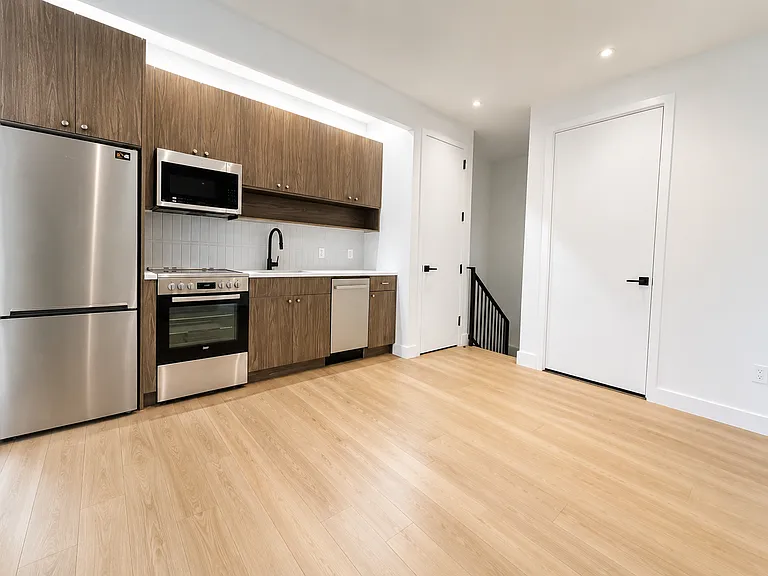 368 Leonard St #1A — Photo 1
