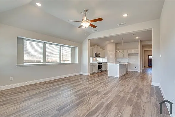 204 Rosewood Dr — Photo 30
