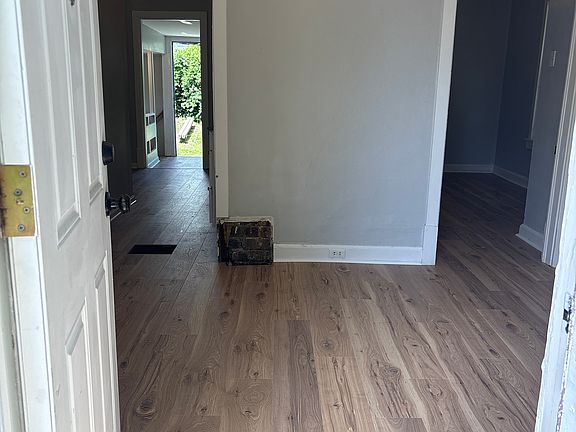 3rd image of 6703 Glades Ave