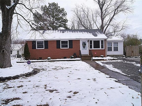 3rd image of 9703 Gardenia Dr