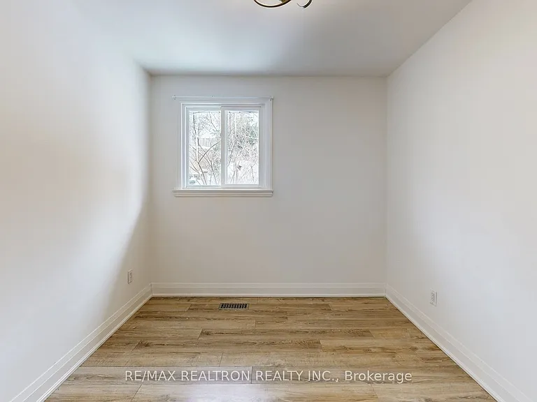 24 Fenelon Dr — Photo 33