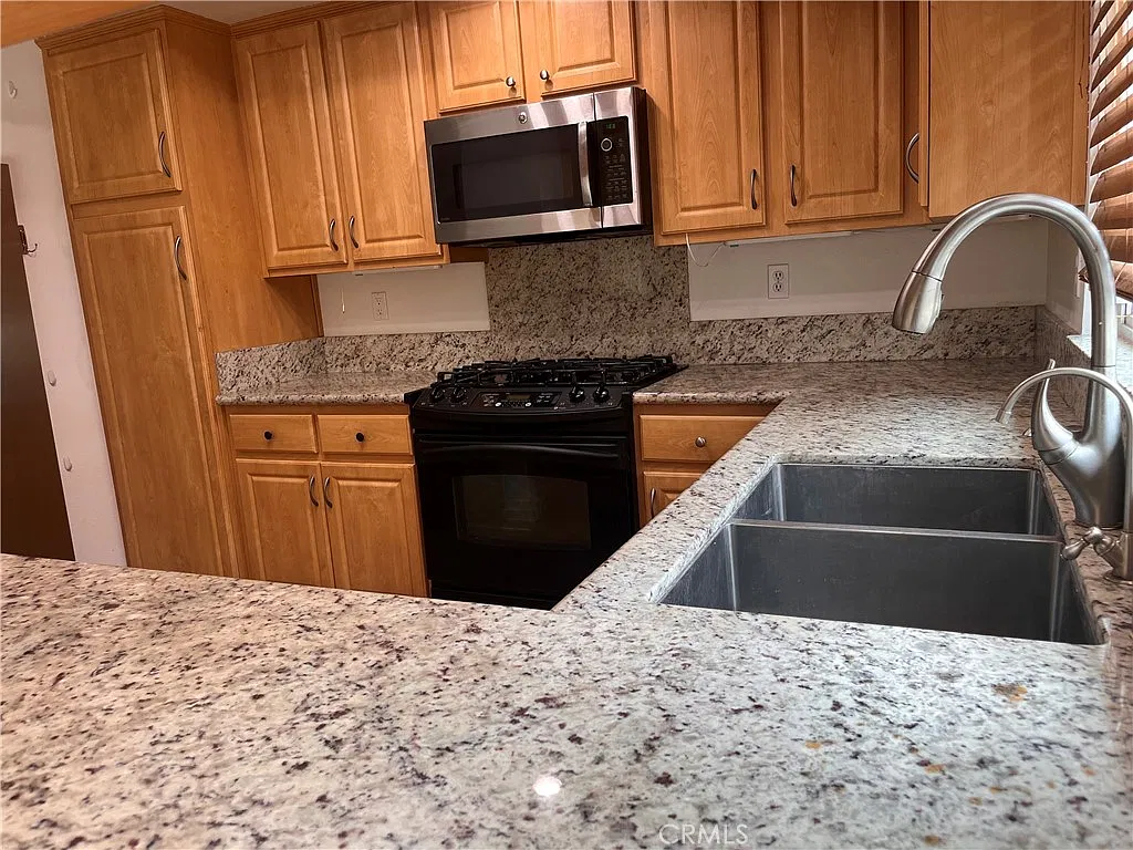 4 bed, 1812 sqft, $3,900 — Photo 4