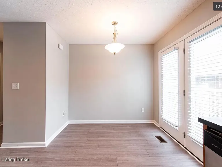 402 Clare Ln #402 — Photo 26