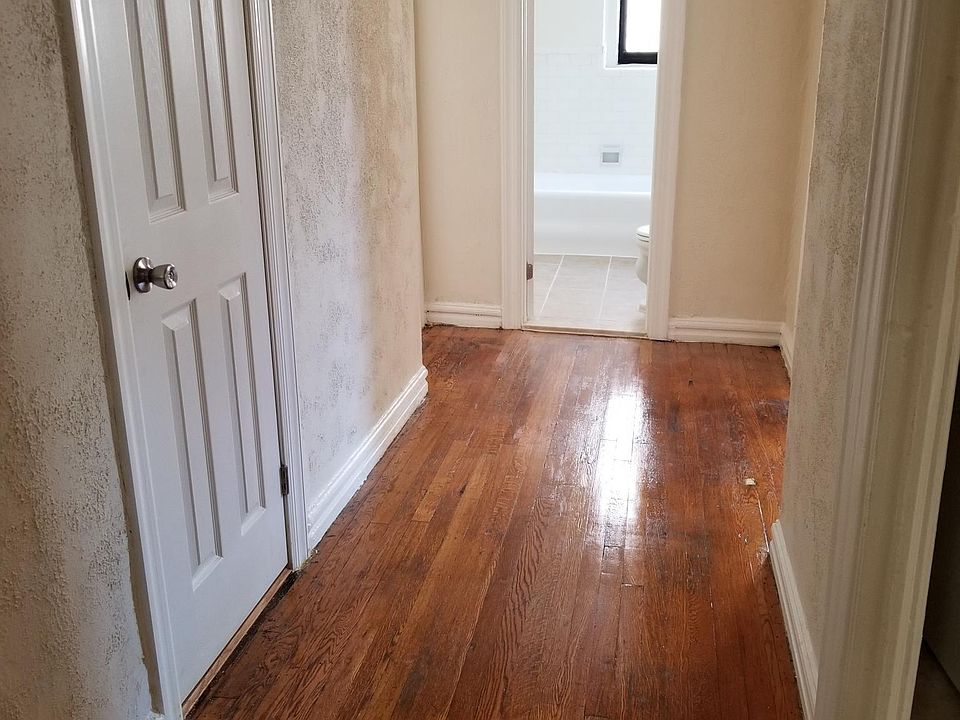 Huge walkin foyer
