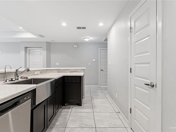 3rd image of 405 S Mina De Oro St