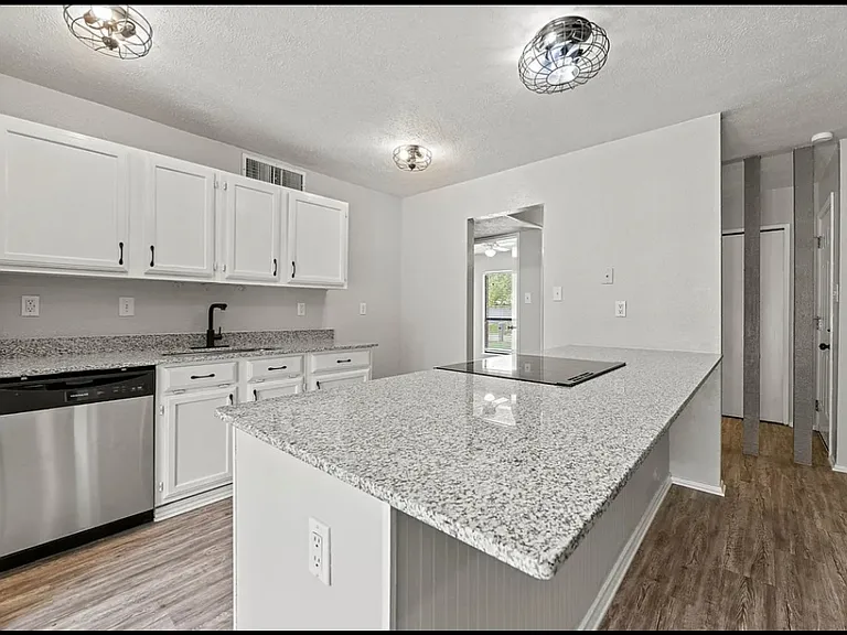 Kitchen & Island
(Refrigerator hadn't been delivered yet)