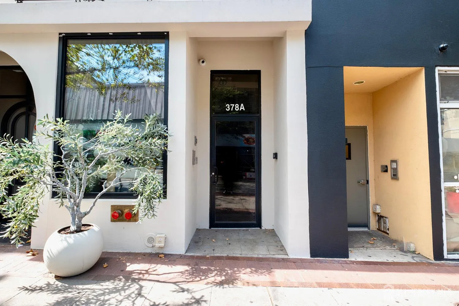 378 George St — Photo 1