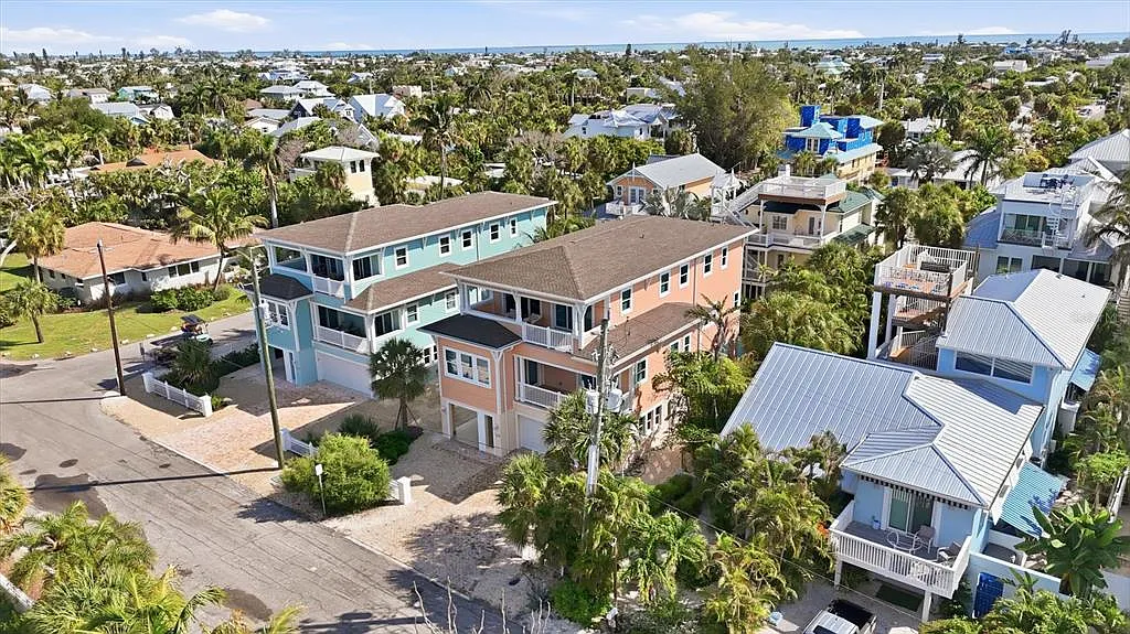 3 bed, 3.5 bath, 3054 sqft, $20,000 — Photo 1