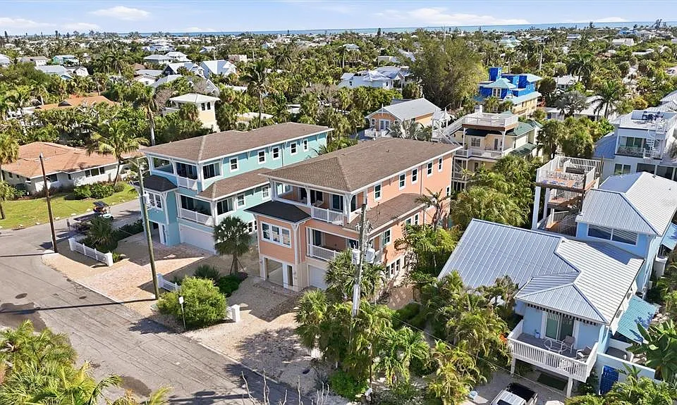 113 Aqua Ln