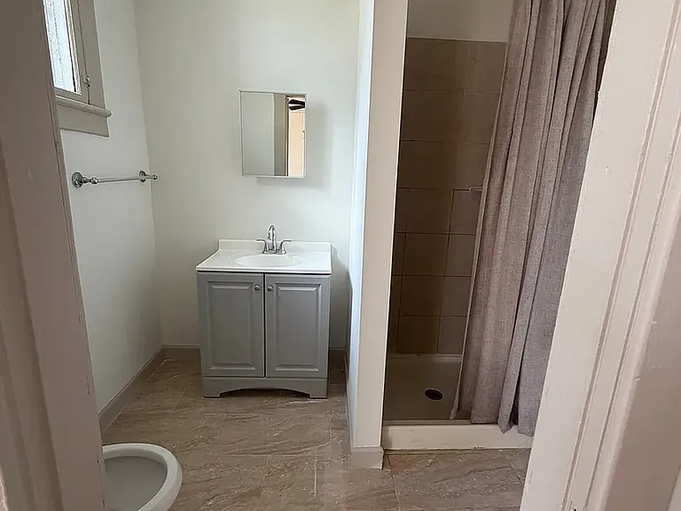 401 E Broad St #1 — Photo 6