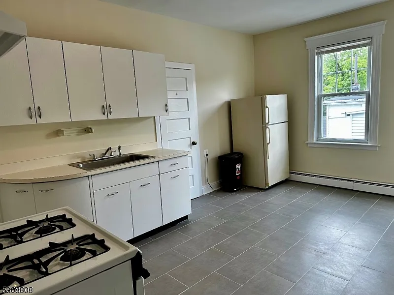 1 bed, 1.0 bath, 1200 sqft, $1,900 — Photo 4