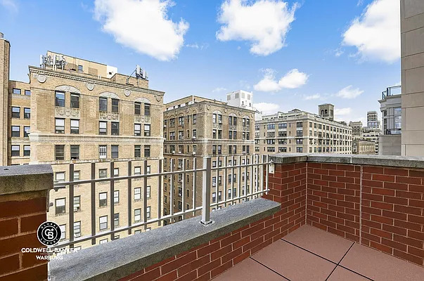 Sold by Coldwell Banker Warburg | media 3