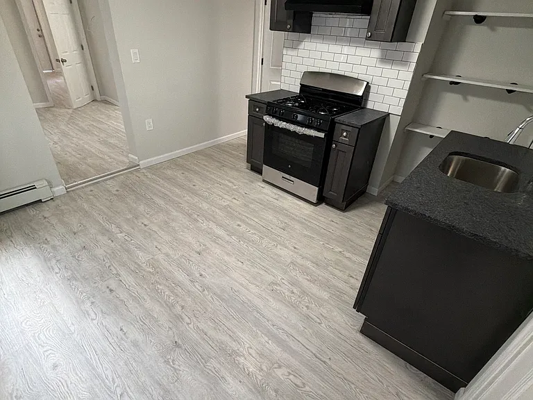 173-175 Beech St #1 — Photo 7