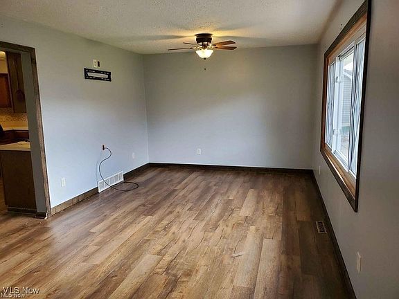 4th image of 631 Idlewood Ave
