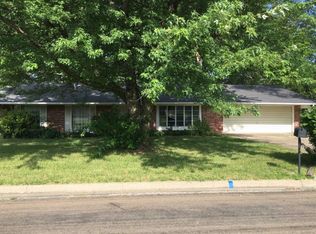 1246 N Walnut St, Iola, KS 66749