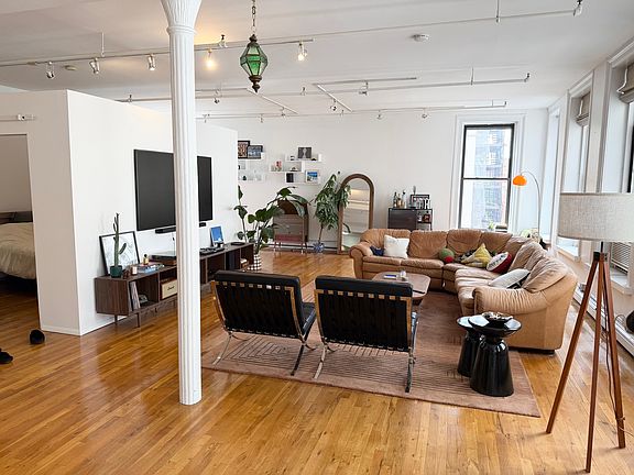 3rd image of 122 Duane St APT 4A